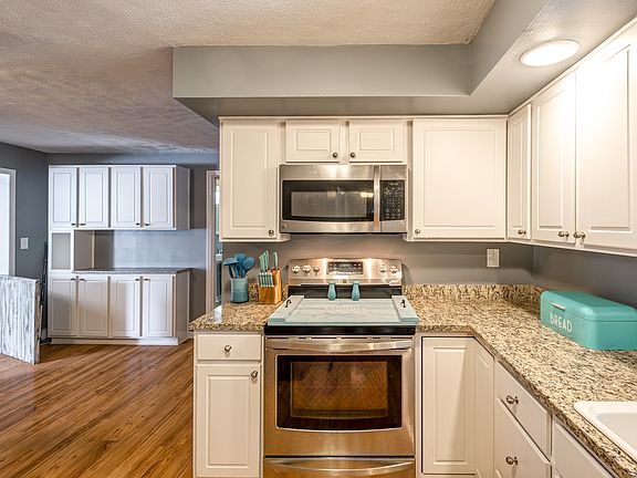 4th image of 4221 Wallington Dr