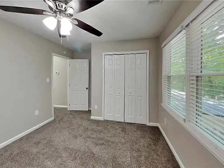 385 Deerwood Dr — Photo 16