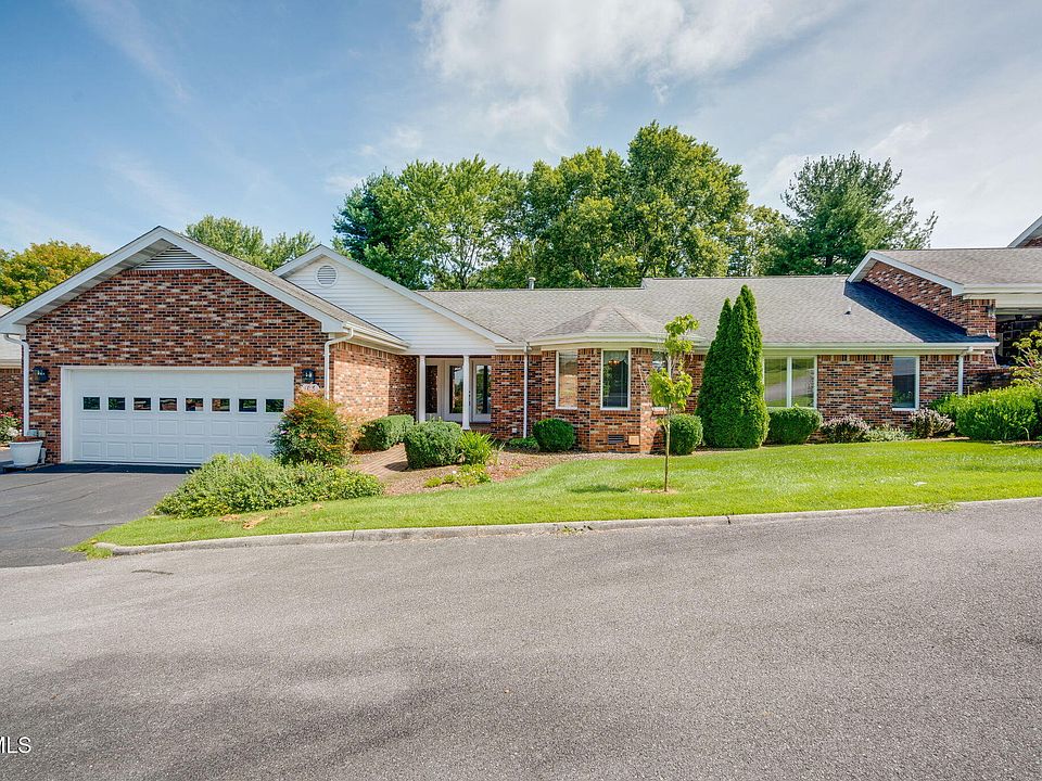 1st image of 105 Colooney Cir #105