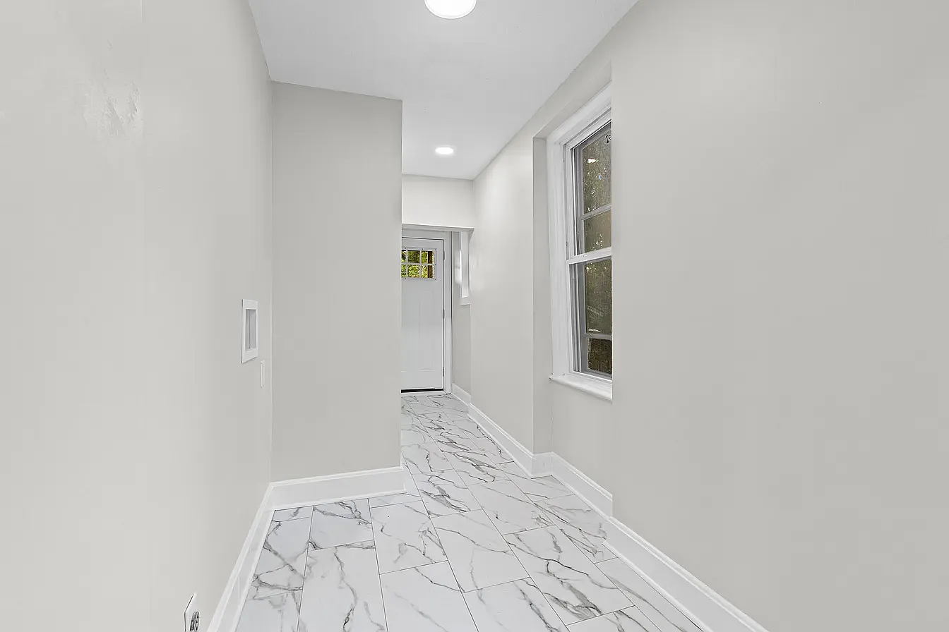 3 bed, 1704 sqft, $2,350 — Photo 2