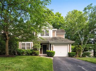 1 Winterberry Ln, Briarcliff Manor, NY 10510