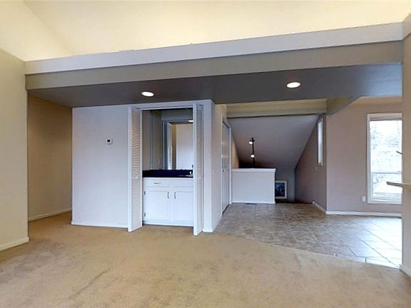 5th image of 17412 NE 40th Pl