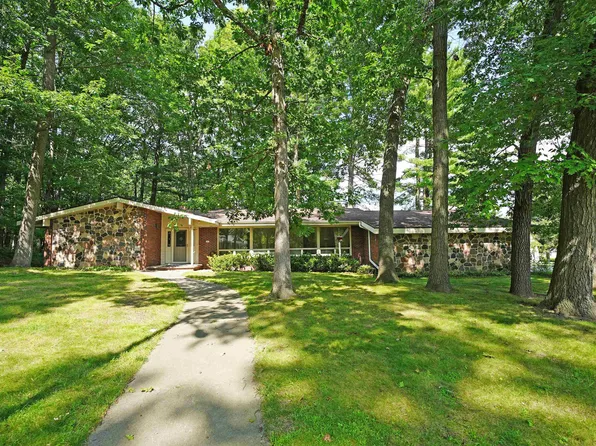102 Ridge Rd, Oconto Falls, WI 54154