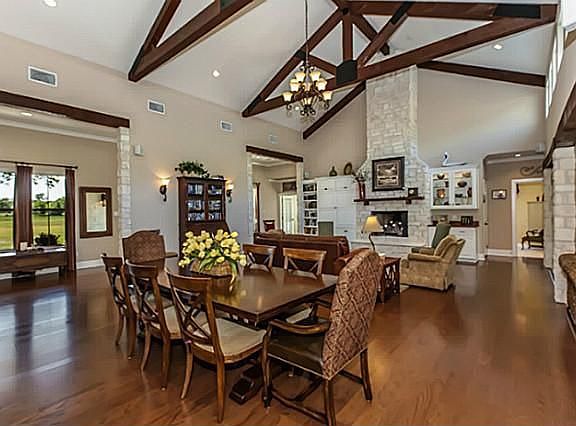 4th image of 4040 Meadowview Dr