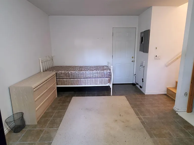12331 McNeely Dr #ROOMS IN SHARED — Photo 11