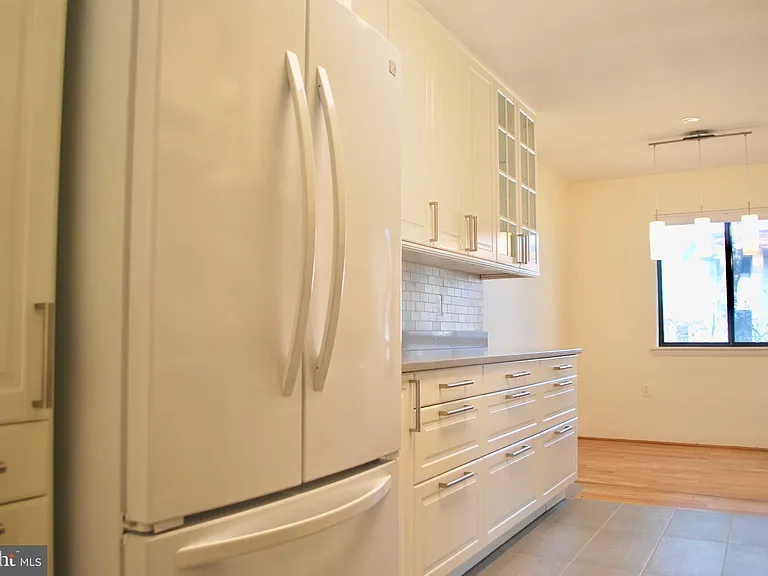 2850 Dover Ln #203 — Photo 6