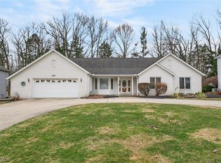 6284 S Applecross Rd, Highland Heights, OH 44143