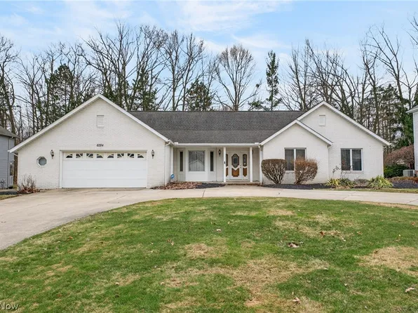 6284 S Applecross Rd, Highland Heights, OH 44143