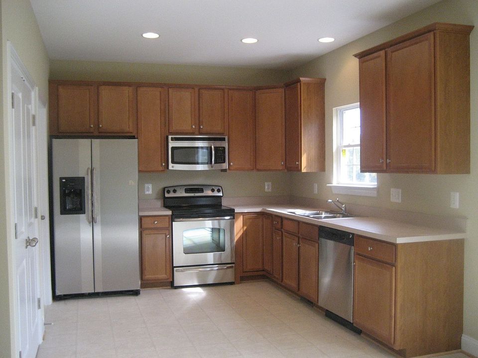 2nd image of 713 Matthews Ave