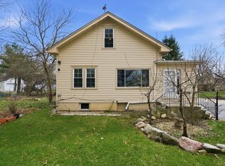 305 Circle Rd, Fox River Grove, IL
