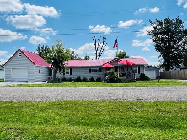 510 E Walnut St, Perry, MO 63462