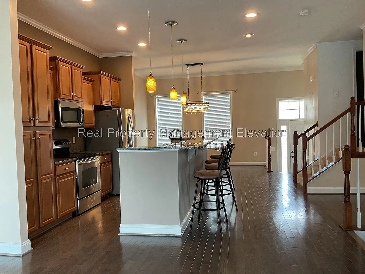 3 bed, 2.5 bath, 1672 sqft, $2,200 — Photo 3