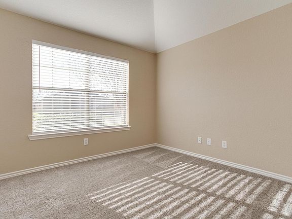 5th image of 9508 Fox Hill Dr
