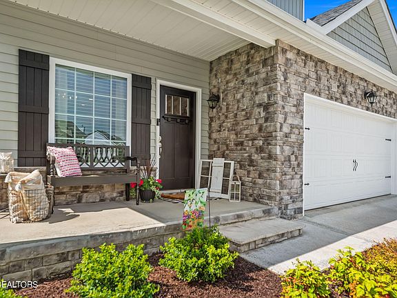 2nd image of 6705 Padgette Hill Ln