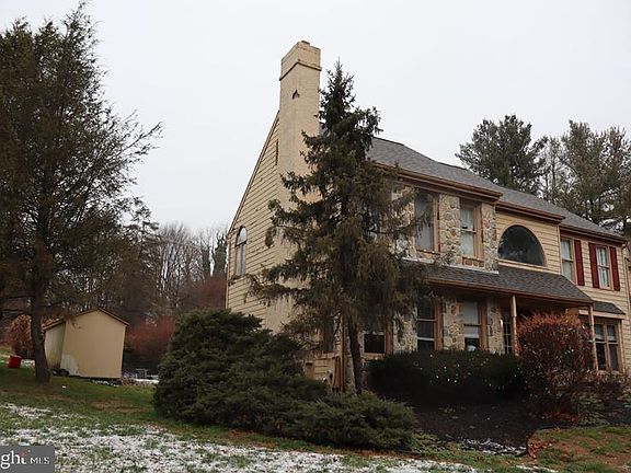 3rd image of 3 E Spring Oak Cir