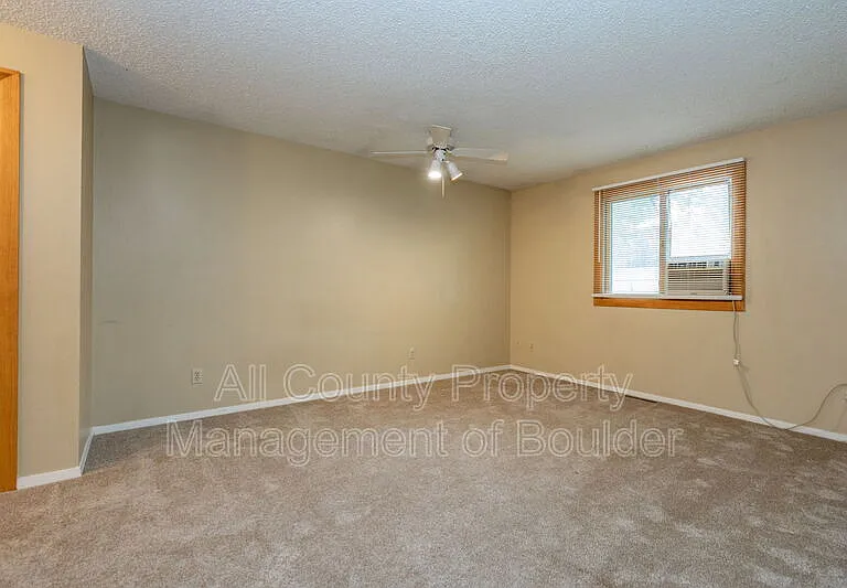 819 Elliott St — Photo 9