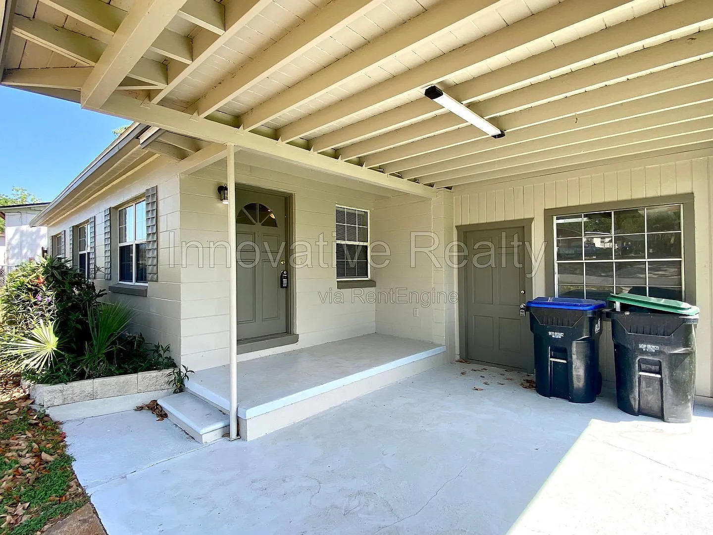 3 bed, 1.0 bath, 1093 sqft, $1,850 — Photo 2