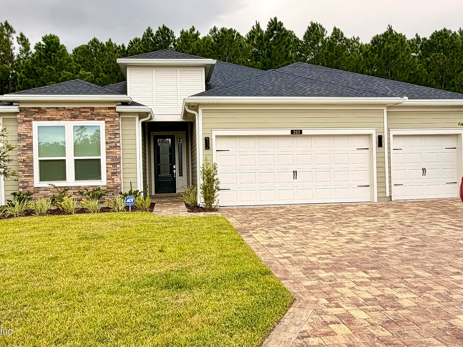 4 bed, 2.0 bath, 2267 sqft, $2,800 — Photo 1