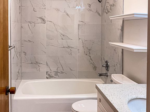 4th image of 520 Bartlett St APT 2