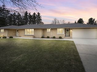 863 Sunset Ln, Sycamore, IL 60178