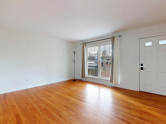 5th image of 450 Redwood Ave