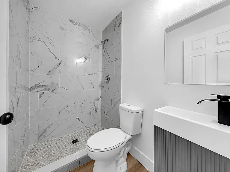 950 W 7th St #1 — Photo 3