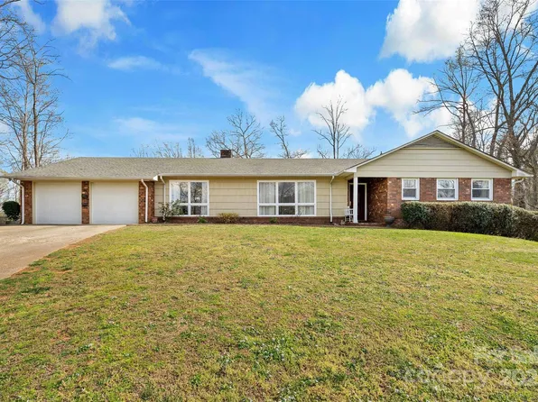 104 Oak Cir, Marion, NC 28752