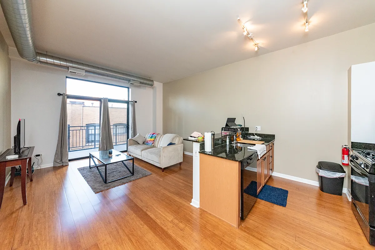 1 bed, 750 sqft, $2,035 — Photo 3