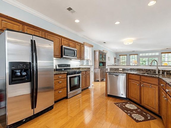 4th image of 21 Brampton St