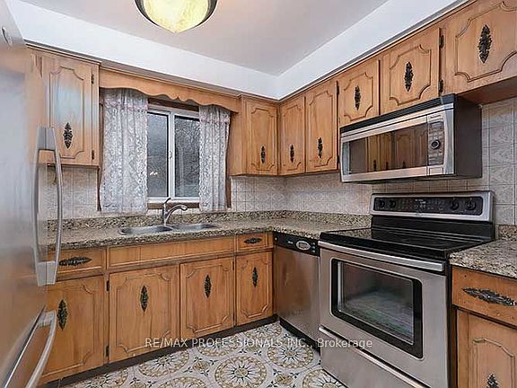 5th image of 103 Keele St