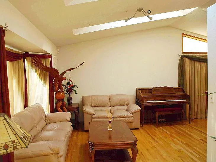 3 bed, 2.5 bath, 1620 sqft, $3,100 — Photo 2