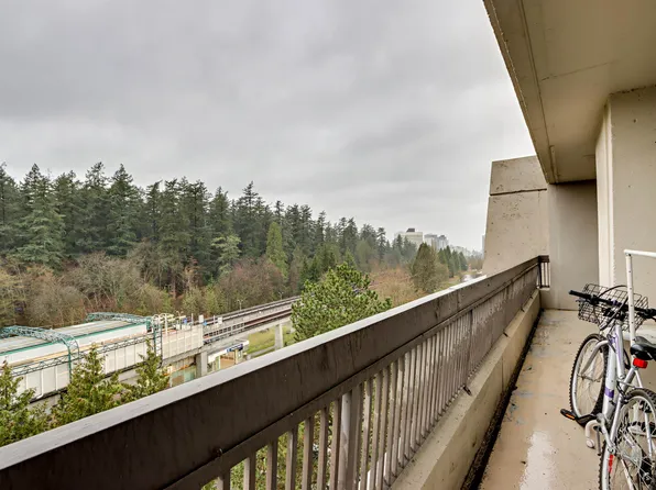 5932 Patterson Ave #904, Burnaby, BC V5H 4B4