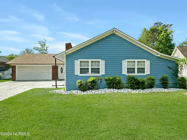 111 Hickory Circle, Hampstead, NC 28443