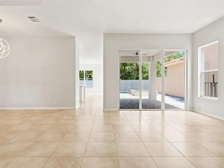 207 Isle Verde Way — Photo 11