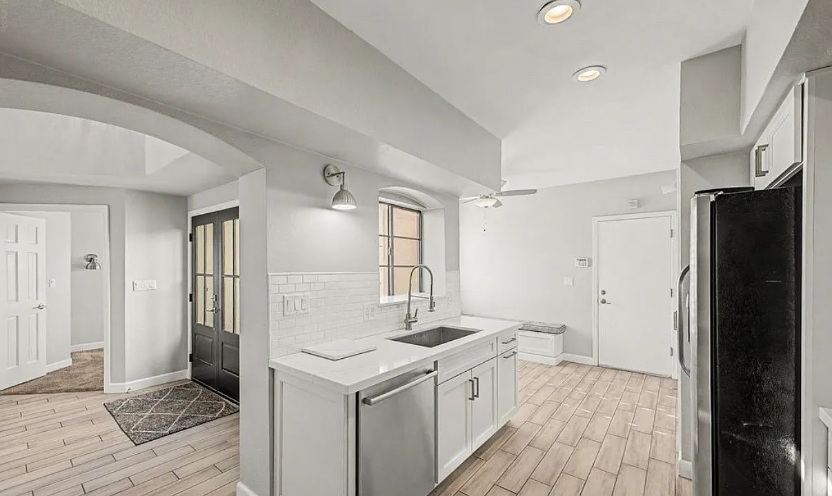 2 bed, 2.5 bath, 1618 sqft, $2,500 — Photo 4