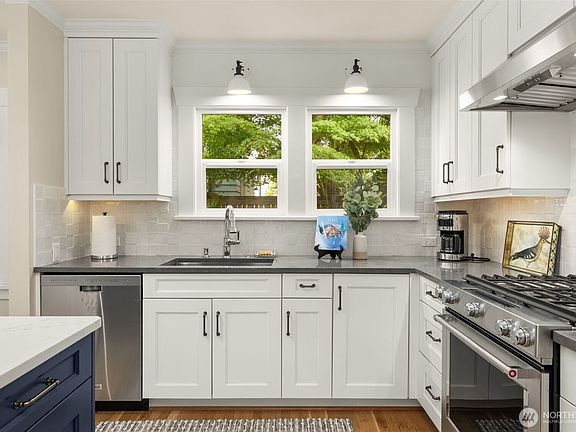 5th image of 2729 38th Avenue SW