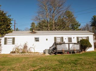 8 Darlene Ln, Litchfield, NH 03052