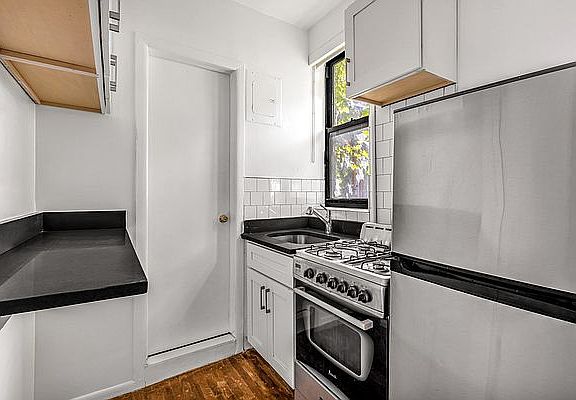 3rd image of 1420 3rd Ave APT 4RS