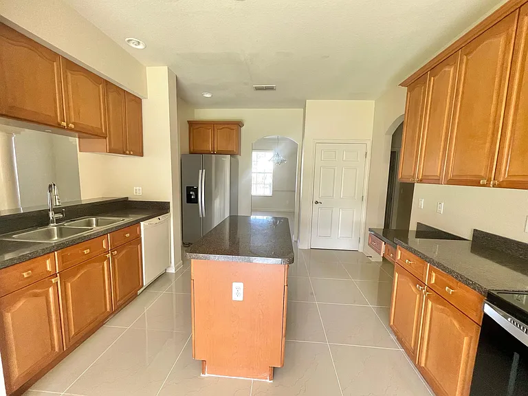 2370 Hinsdale Dr — Photo 13