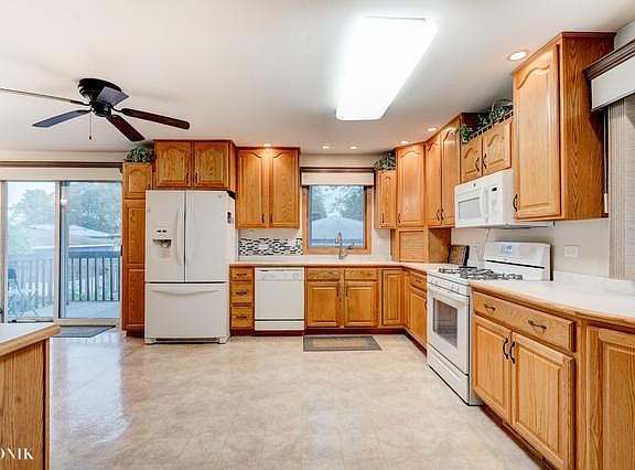 2nd image of 10825 S Oak Park Ave