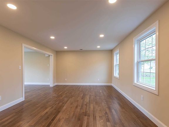 3rd image of 14 Palmetto Dr