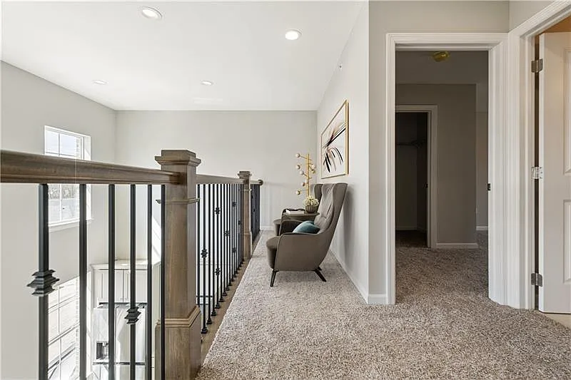 3 bed, 2600 sqft, $4,100 — Photo 4