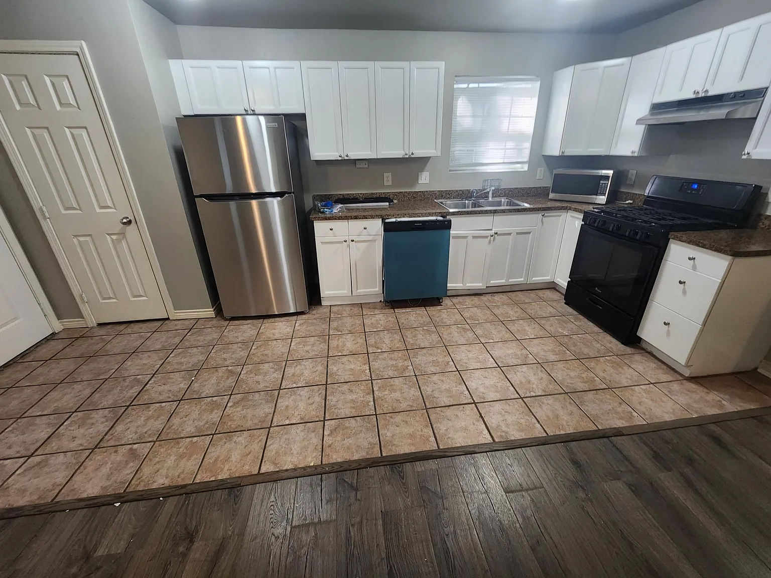 2 bed, 756 sqft, $1,295 — Photo 2