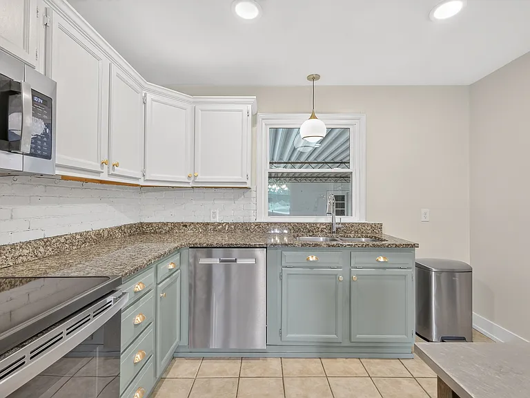 544 Watsonwood Dr — Photo 12
