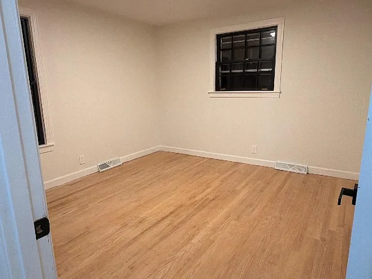 49 Chandler Rd — Photo 10