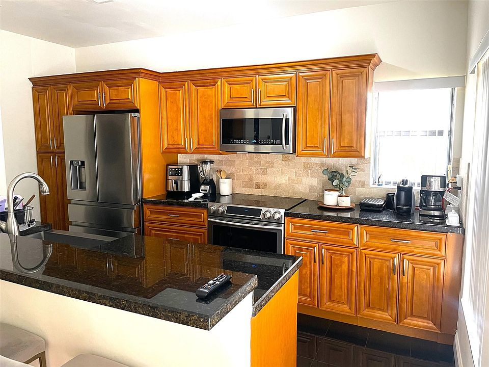 1st image of 1419 Avon Lane #115