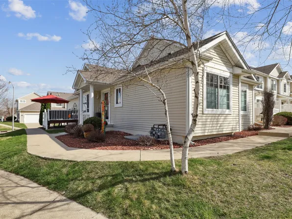 15415 Walnut Hills Dr, Urbandale, IA 50323
