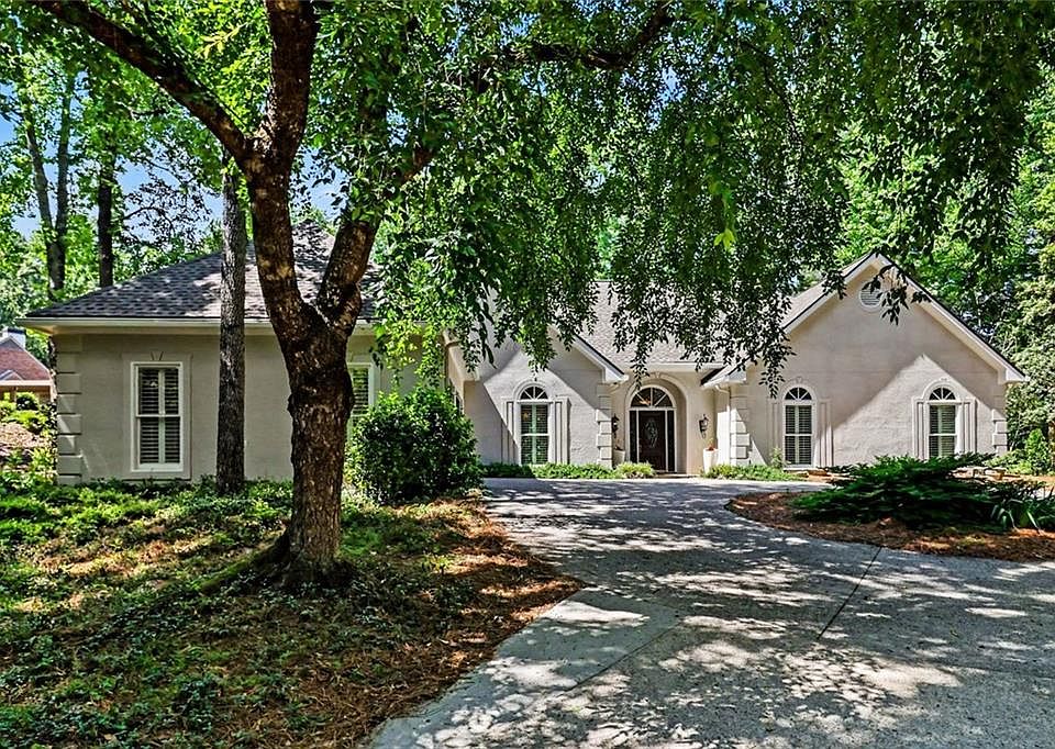 1st image of 2565 Fairview Dr