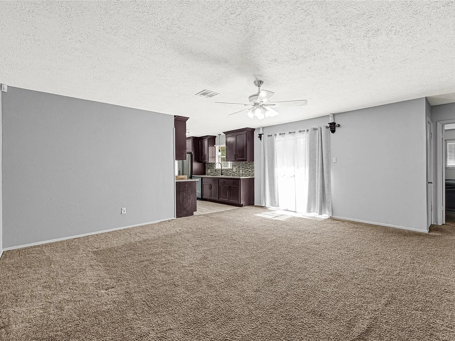 4 bed, 2.0 bath, 1544 sqft, $2,000 — Photo 4