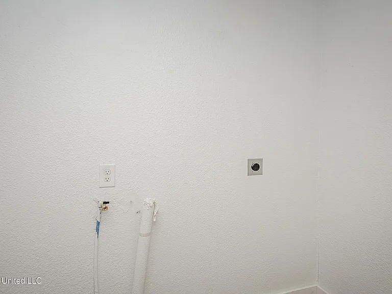 4406 Richard St — Photo 38
